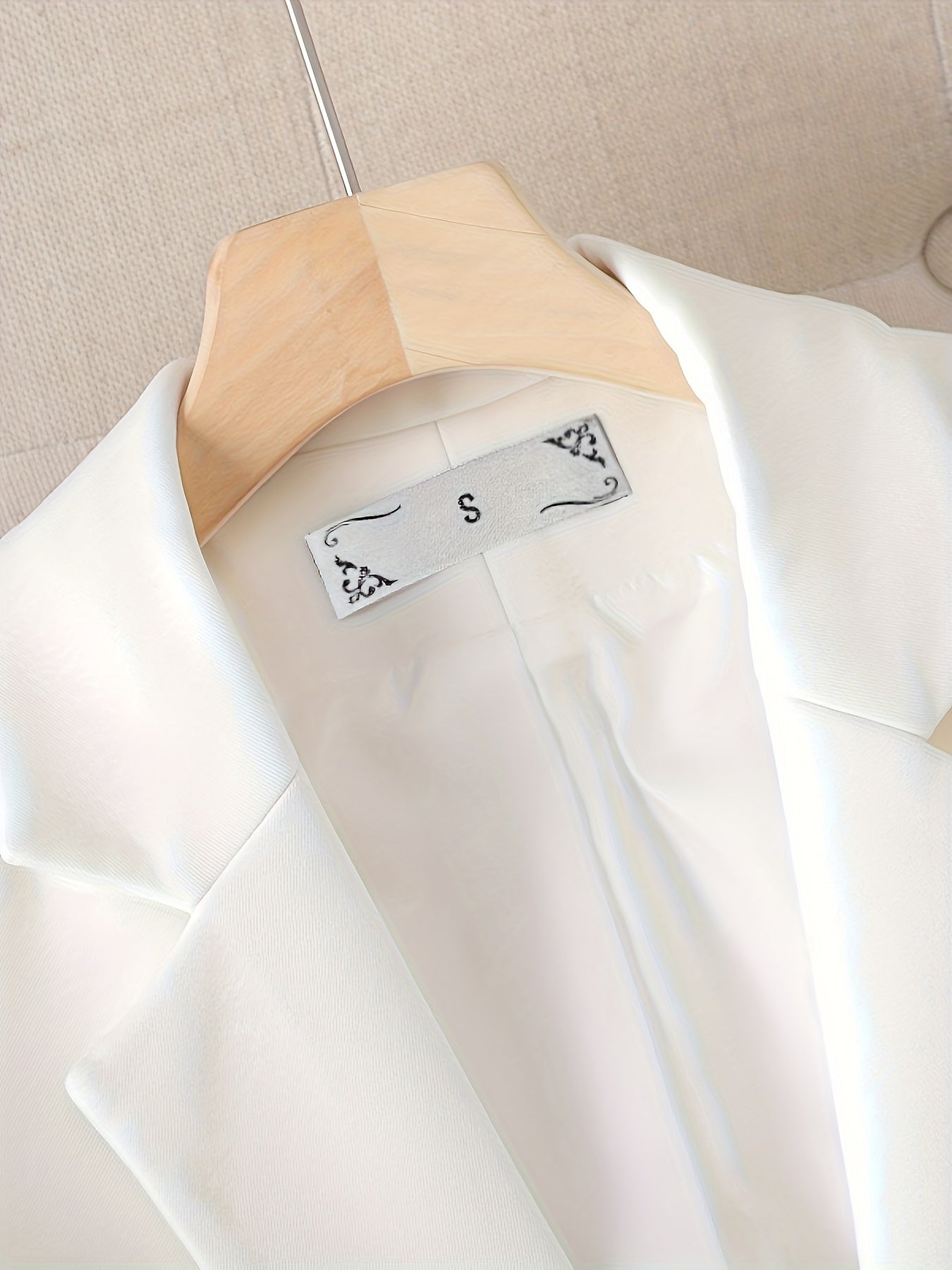 Tailored Single-Button Blazer for Women - Classique Chic